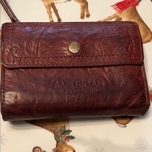 American Leather Co. Embossed Brown Wallet - Pre-loved ❤️
